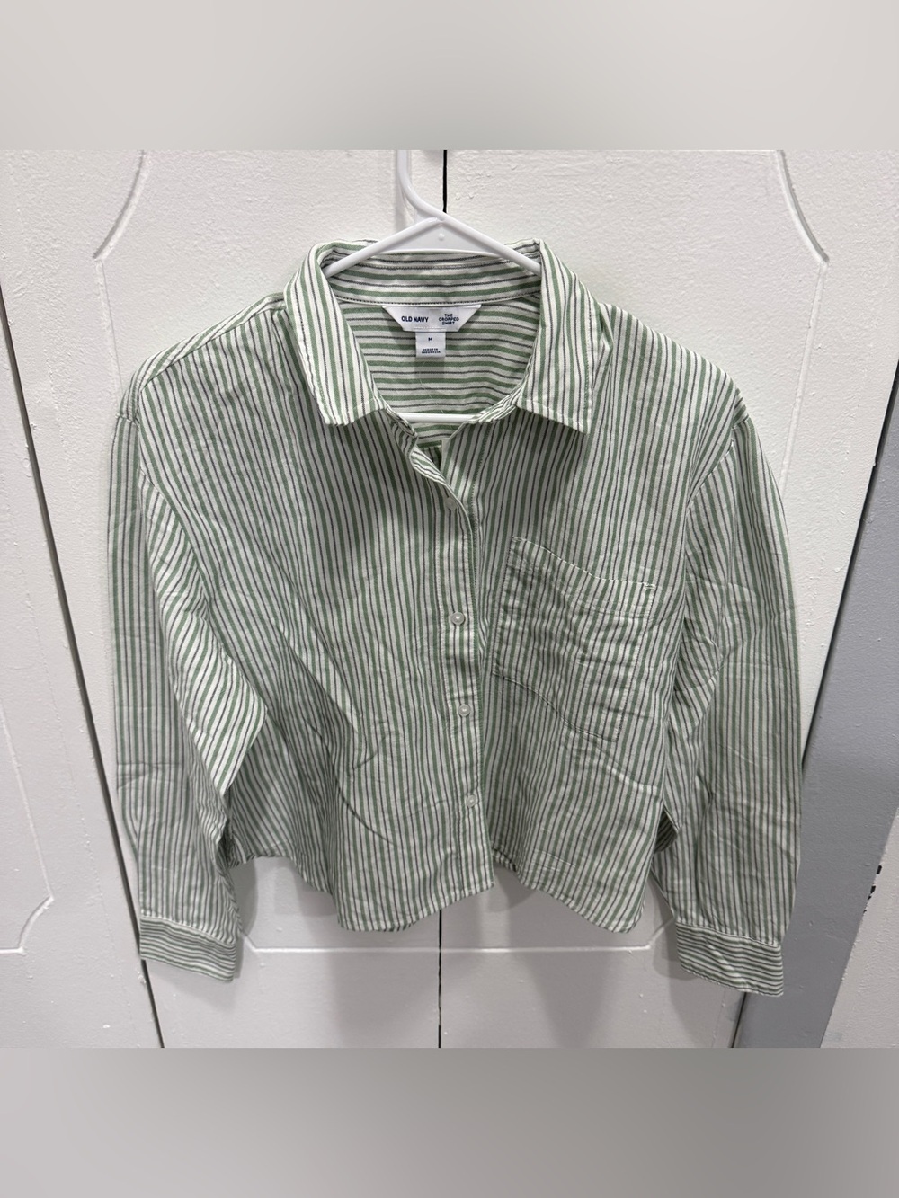 NWT Old Navy White and Green The Cropped Long Sleeve Shirt